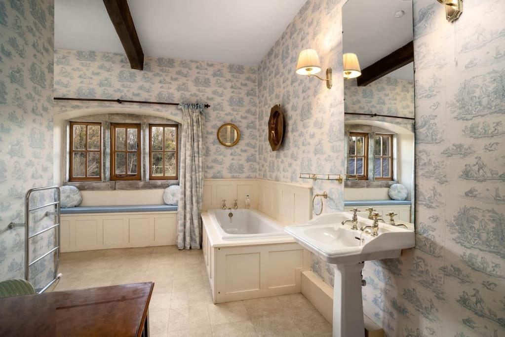 Large Country Farmhouse Waddington  Extérieur photo
